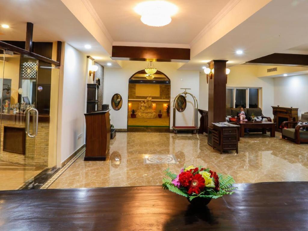 Da Yatra Courtyard Hotel & Resort Pokhara Bagian luar foto