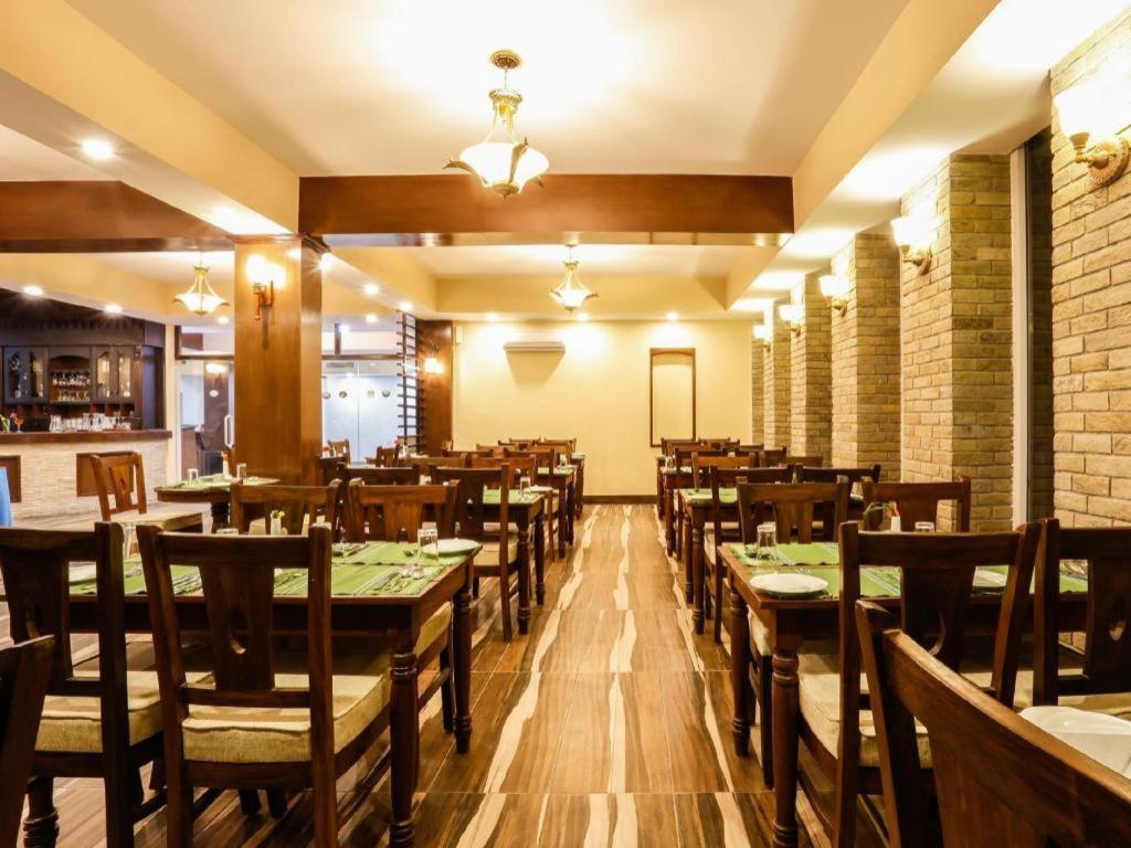 Da Yatra Courtyard Hotel & Resort Pokhara Bagian luar foto