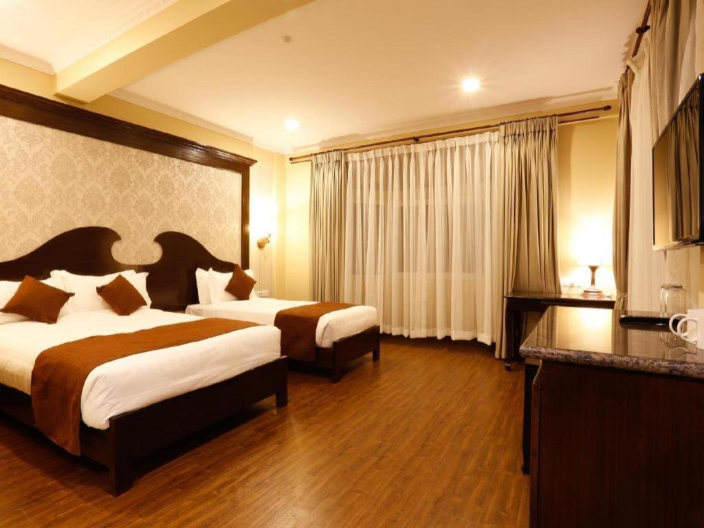 Da Yatra Courtyard Hotel & Resort Pokhara Bagian luar foto