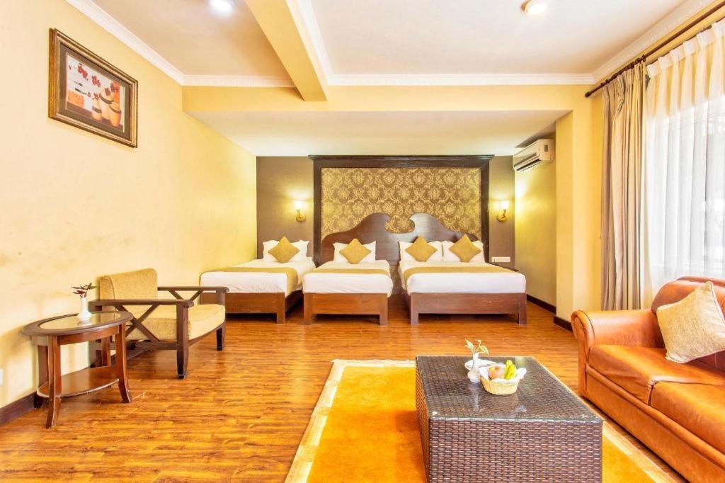 Da Yatra Courtyard Hotel & Resort Pokhara Bagian luar foto