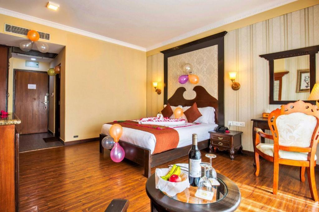 Da Yatra Courtyard Hotel & Resort Pokhara Bagian luar foto