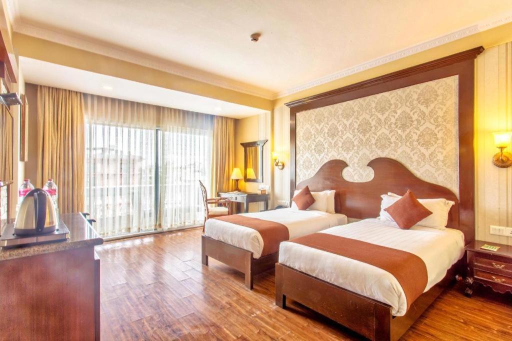 Da Yatra Courtyard Hotel & Resort Pokhara Bagian luar foto