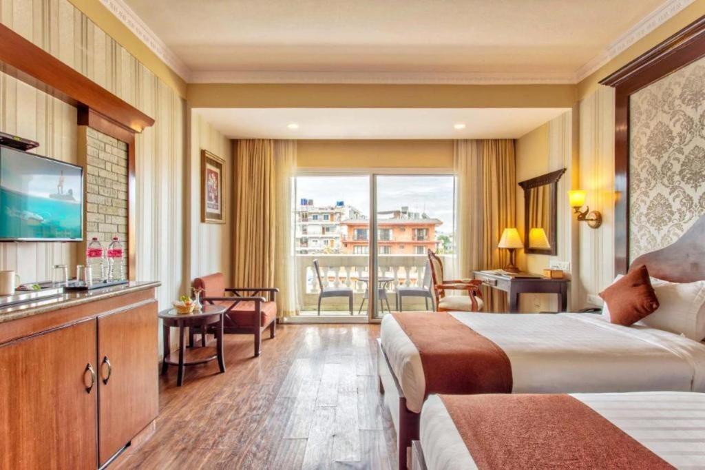 Da Yatra Courtyard Hotel & Resort Pokhara Bagian luar foto
