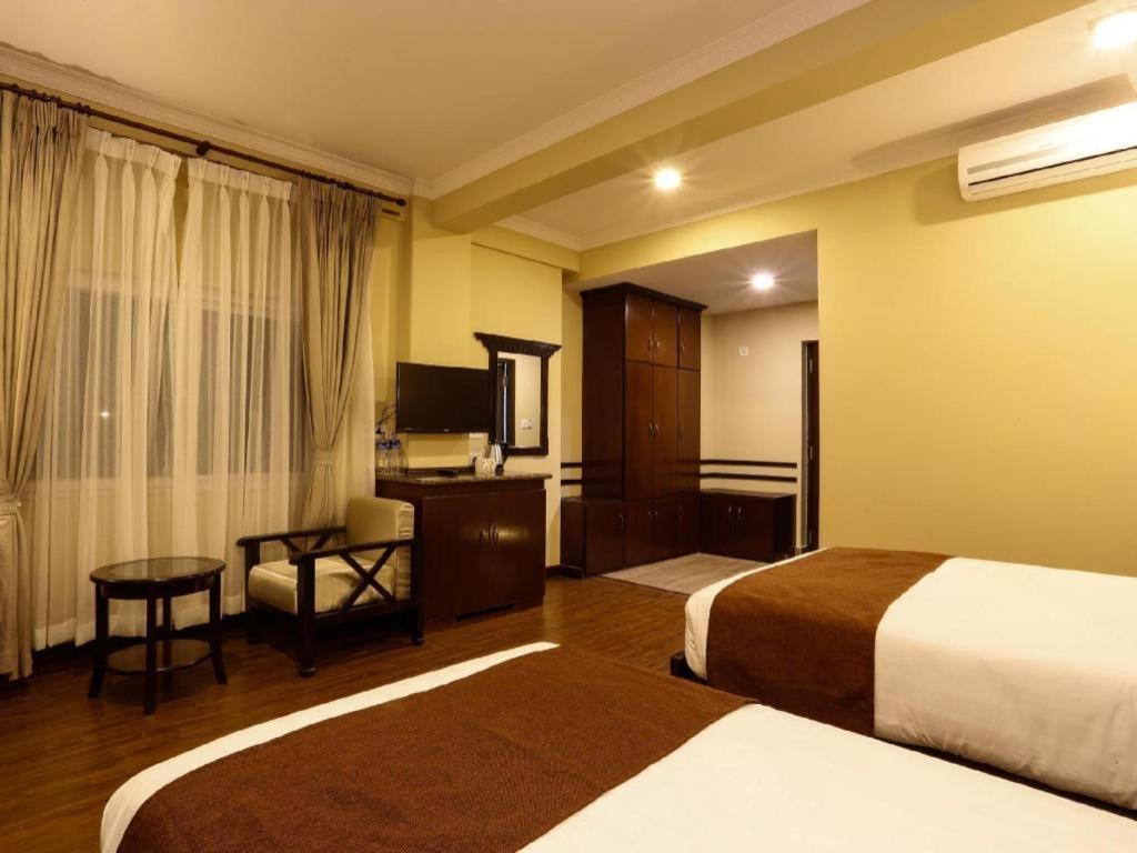 Da Yatra Courtyard Hotel & Resort Pokhara Bagian luar foto
