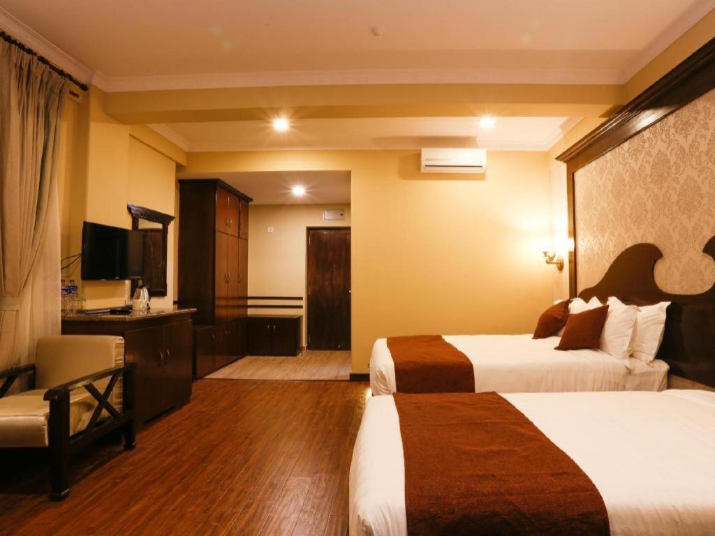 Da Yatra Courtyard Hotel & Resort Pokhara Bagian luar foto