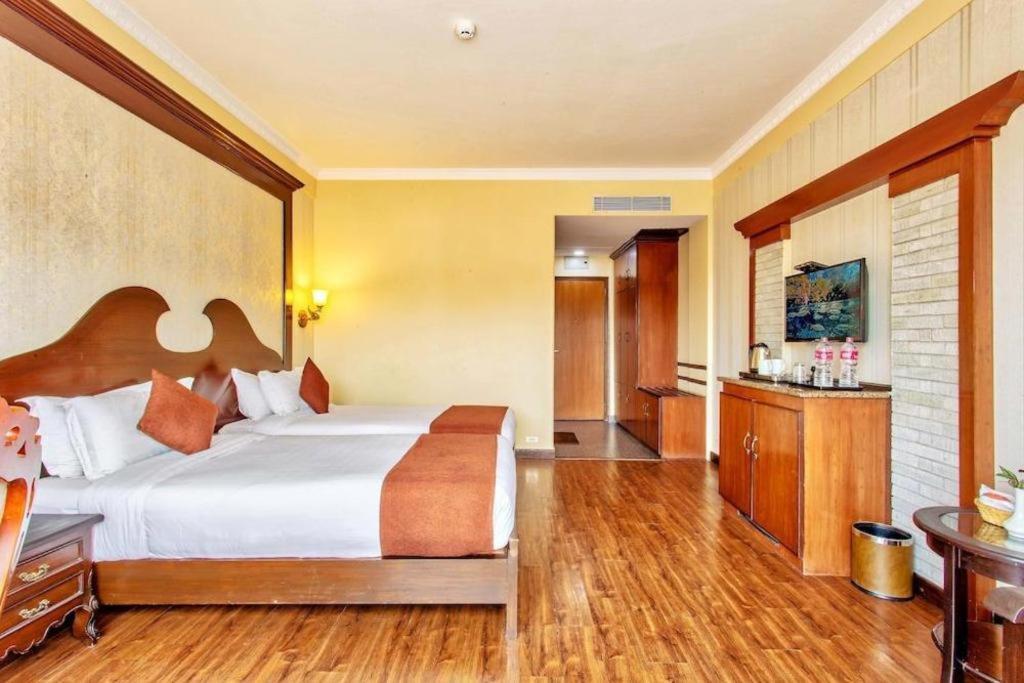 Da Yatra Courtyard Hotel & Resort Pokhara Bagian luar foto
