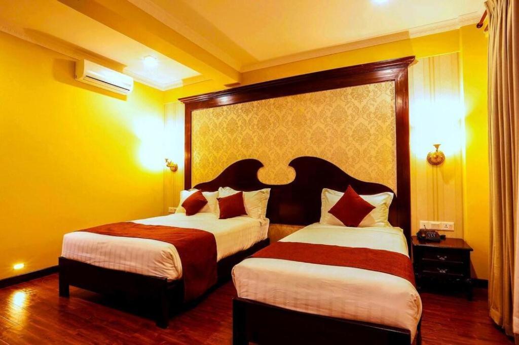 Da Yatra Courtyard Hotel & Resort Pokhara Bagian luar foto