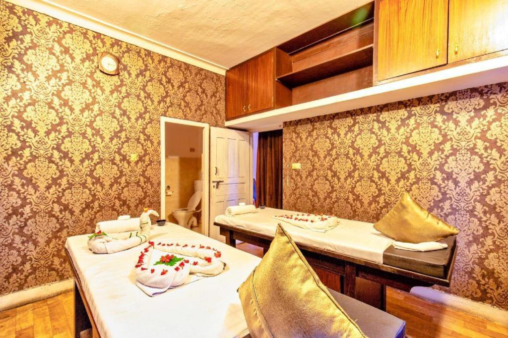 Da Yatra Courtyard Hotel & Resort Pokhara Bagian luar foto