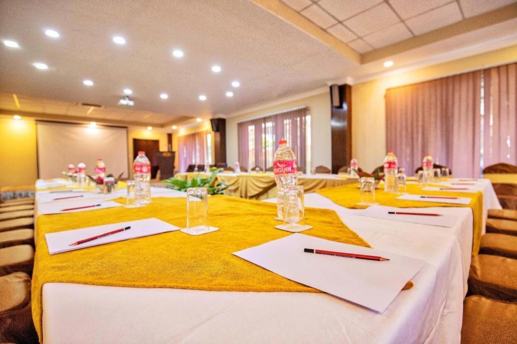 Da Yatra Courtyard Hotel & Resort Pokhara Bagian luar foto