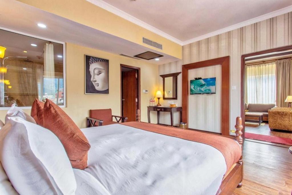 Da Yatra Courtyard Hotel & Resort Pokhara Bagian luar foto