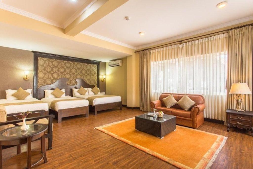 Da Yatra Courtyard Hotel & Resort Pokhara Bagian luar foto