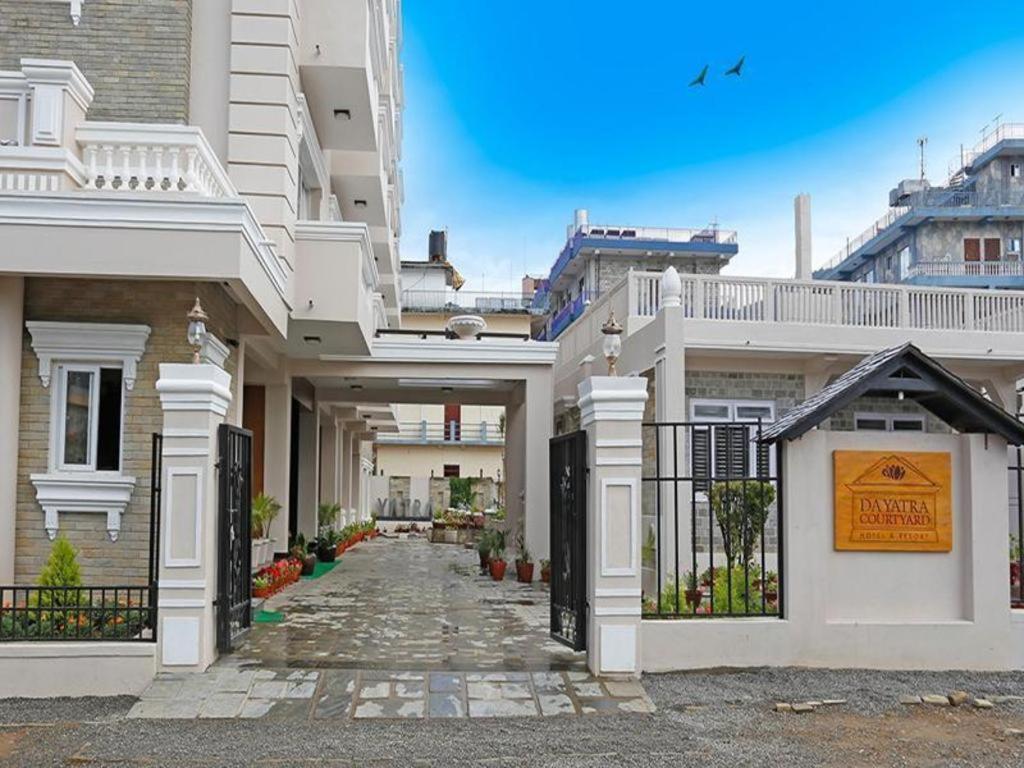 Da Yatra Courtyard Hotel & Resort Pokhara Bagian luar foto